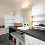 Spacious And Bright Nest With Beautiful Terrace شقة *