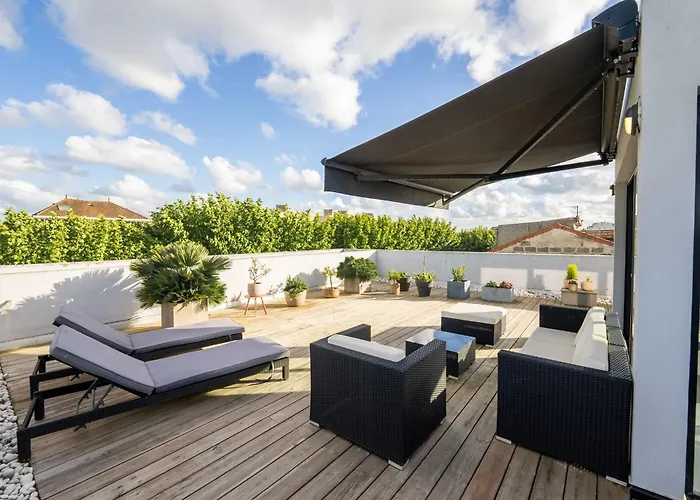 아파트 Spacious And Bright Nest With Beautiful Terrace *