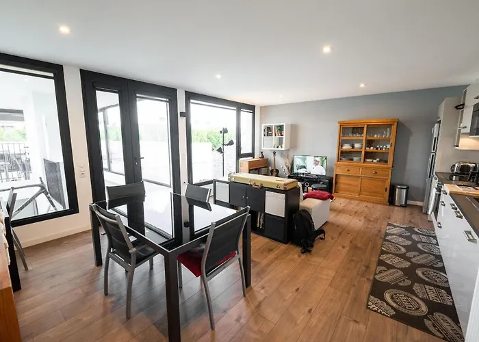 Spacious And Bright Nest With Beautiful Terrace Bordeaux