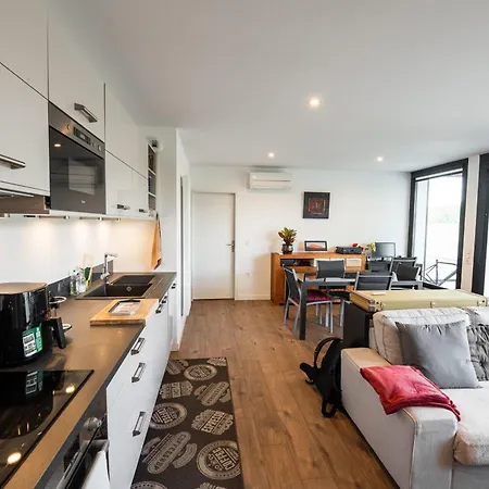 Apartment Spacious And Bright Nest With Beautiful Terrace *